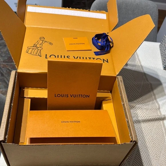Louis Vuitton Orange and Blue Gift Box Collection - Picture 1 of 8